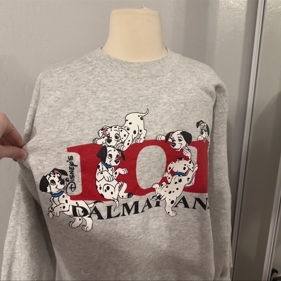 (SOLD) Vintage 90’s Disney 101 Dalmatians Gray Crewneck - Picture 2 of 9